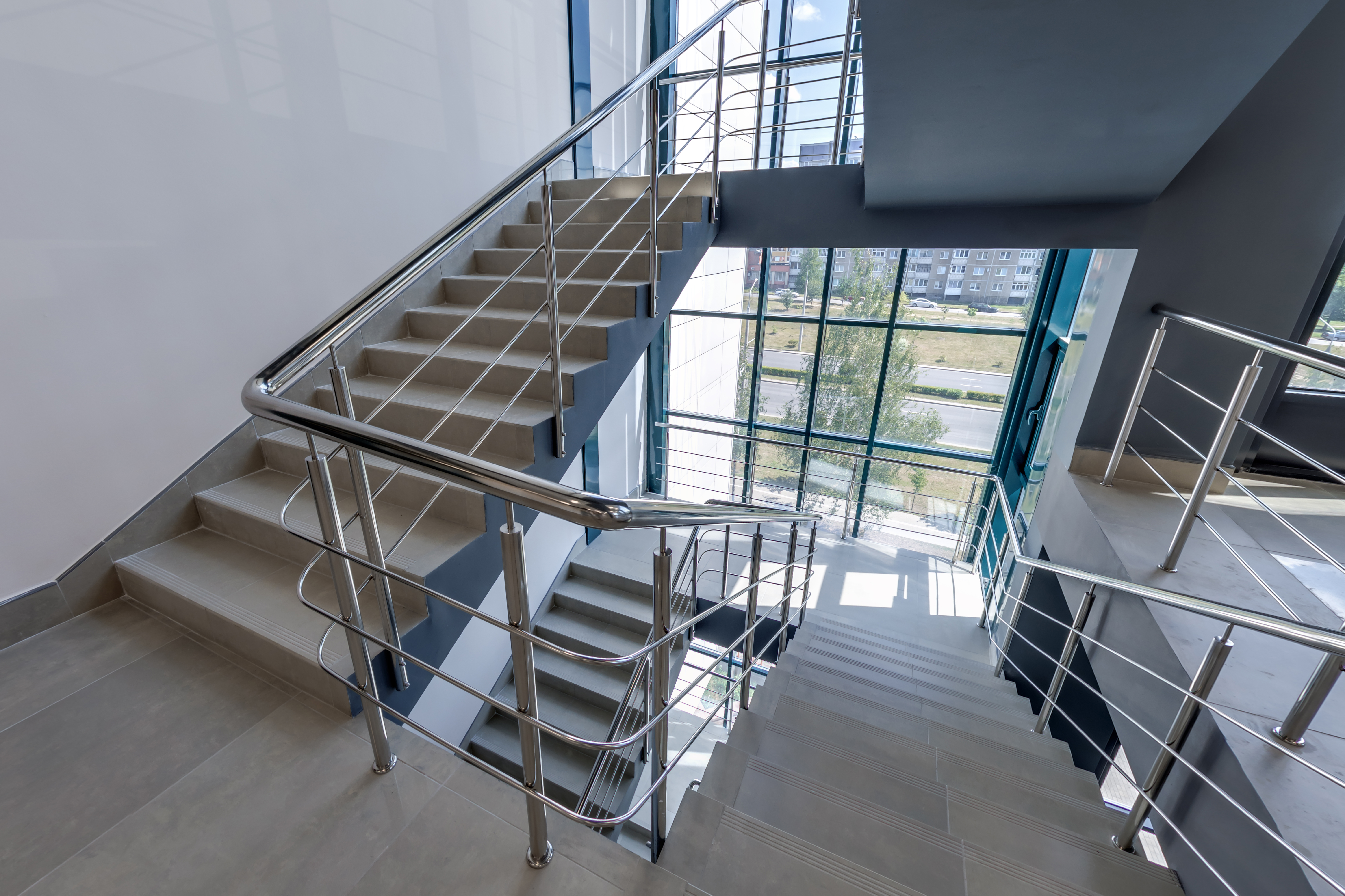 Escaleras metálicas: diseño, normativa y precio